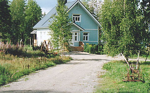 Eteläranta: Grass, House, Home, Cottage, Shrub, Land Lot, Roof, Rural Area, Lawn, Farmhouse