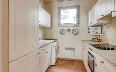 Accommodation:&nbsp;Les Allées du Cap 185.3