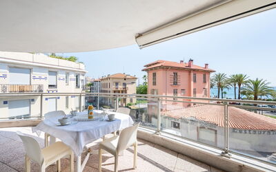 Accommodation:&nbsp;Les Allées du Cap 185.2