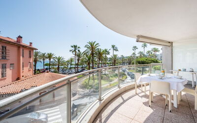 Accommodation:&nbsp;Les Allées du Cap 185.2