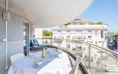 Accommodation:&nbsp;Les Allées du Cap 185.2