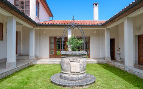 Lupetina: Plant, Building, Property, Window, Sky, Door, Interior Design, Land Lot, House, Grass