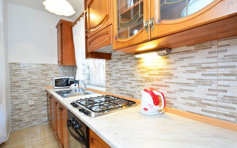 Marija: Cabinetry, Property, Countertop, Gas Stove, Kitchen Stove, Kitchen Appliance, Wood, Cooktop, Lighting, Kitchen