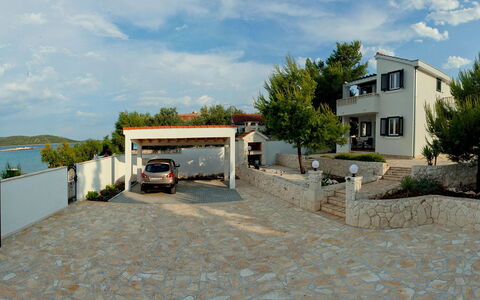 Željko: Property, House, Home, Real Estate, Building, Residential Area, Sky, Land Lot, Estate, Driveway