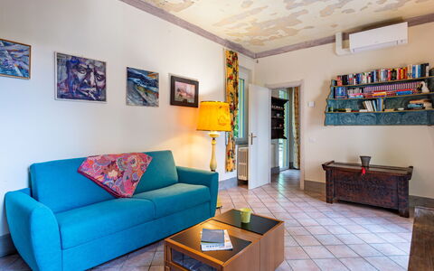 Invorio 100: Property, Furniture, Picture Frame, Couch, Table, Blue, Azure, Interior Design, Living Room, Architecture