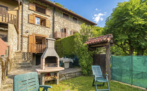 Cà del Fritz: Cottage, Garden, Farmhouse, Estate, Eco Hotel, Backyard, Landscaping, Village, Yard, Villa