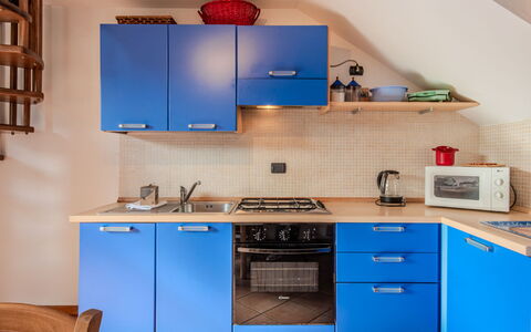Cà del Fritz: Wood, Kitchen, Kitchen Appliance, Major Appliance, Flooring, Interior Design, Kitchen Stove, Cabinetry, Floor, Countertop