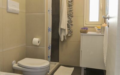 Dammusa Mare 130.2: Toilet Seat, Property, Plumbing Fixture, Toilet, Bathroom, Purple, House, Interior Design, Window