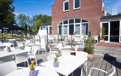 Halfweg 400: Property, Home, Building, House, Real Estate, Patio, Backyard, Yard, Restaurant, Interior Design