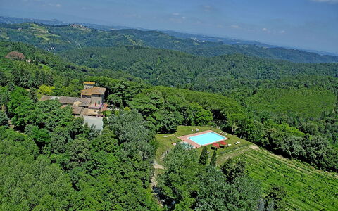 Villa Lorenza: Vegetation, Natural Landscape, Hill Station, Nature Reserve, Wilderness, Biome, Botany, Hill, Mountain, Tree