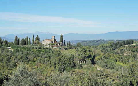 Villa Lorenza: Vegetation, Sky, Hill, Plant Community, Shrubland, Tree, Mountain, Chaparral, Landscape, Plant