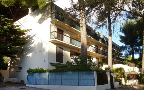 Le Clos Marin: Plant, Building, Daytime, Property, Sky, Tree, Architecture, Window, Sunlight, Urban Design