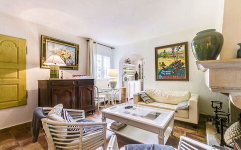 L'Oustalounet: Living Room, Room, Interior Design, Furniture, Property, Building, Green, Ceiling, House, Table