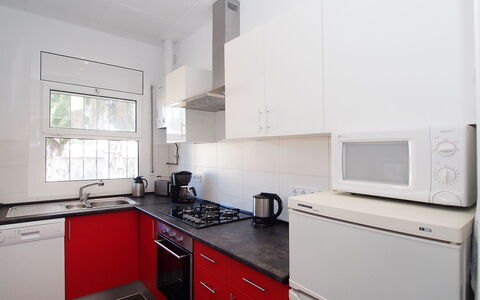 Alberes: Cabinetry, Tap, Kitchen Sink, Sink, Countertop, Kitchen Stove, Kitchen, Building, Kitchen Appliance, Interior Design