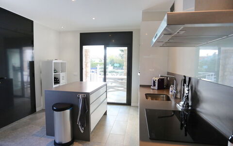 Gunella: Countertop, Room, Property, Interior Design, Furniture, Building, Kitchen, Floor, Ceiling, House