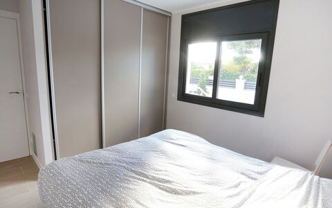 Gunella: Bedroom, Room, Property, Bed, Furniture, Floor, Mattress, Bed Sheet, Bed Frame, Ceiling