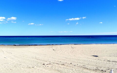 Aguamarina: Cloud, Water, Sky, Daytime, Water Resources, Ecoregion, Blue, Azure, Natural Landscape