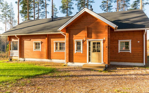 Lokinsiipi: Wood, Cottage, House, Home, Roof, Siding, Log Cabin, Hardwood, Wood Stain, Driveway
