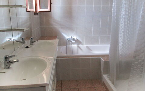 Fromental: Tap, Plumbing Fixture, Property, Bathroom Sink, Sink, Bathtub, Building, Bathroom, Wood