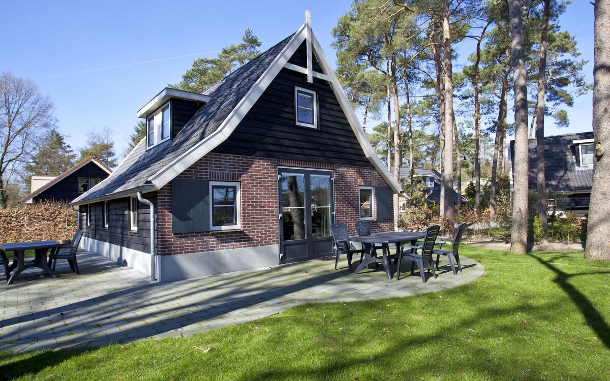 Accommodation:&nbsp;Type H8 202.6