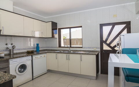 Galé 600M from the Beach: Cabinetry, Countertop, Furniture, Sink, Kitchen Sink, Tap, Building, Kitchen Stove, Kitchen, Kitchen Appliance