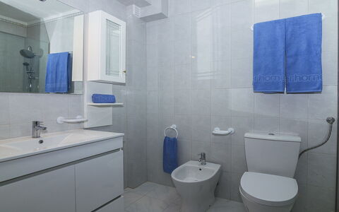 Galé 600M from the Beach: Mirror, Property, Bathroom Sink, Sink, Plumbing Fixture, Blue, Tap, Purple, Bathroom, Toilet Seat