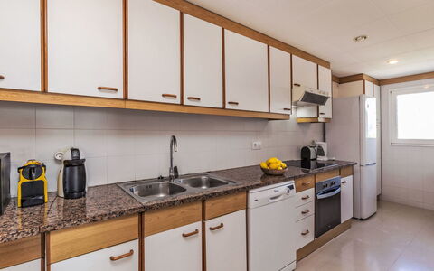 Blanes Beach: Countertop, Cabinetry, Kitchen Sink, Property, Sink, Tap, Kitchen, Window, Kitchen Stove, Wood