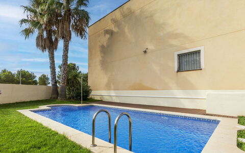 República Dominicana: Swimming Pool, Composite Material, Estate, Shade, Resort, Landscaping, Hacienda, Villa, Yard