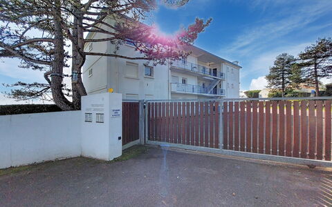 Saint Sordelin: Apartment, Freezing, Fence, Home Fencing, Winter, Balcony