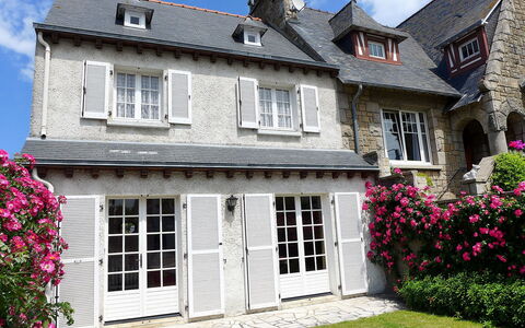 Pasteur: Plant, Flower, Building, Sky, Window, Property, Cloud, House, Cottage, Door