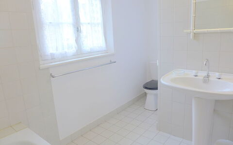 Pasteur: Tap, Sink, Property, Plumbing Fixture, Window, Bathroom Sink, Bathroom, Interior Design
