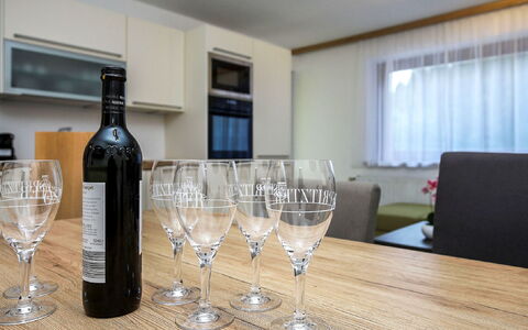 Radenthein 110: Tableware, Table, Stemware, Furniture, Drinkware, Bottle, Wine Glass, Barware, Window, Wine