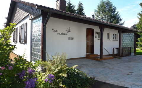 Zum Munteren Eichhörnchen: Plant, Sky, Building, Window, Flower, Tree, House, Land Lot, Door