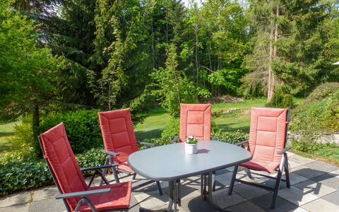 Zum Munteren Eichhörnchen: Plant, Furniture, Property, Table, Chair, Nature, Outdoor Furniture, Wood, Outdoor Table, Tree