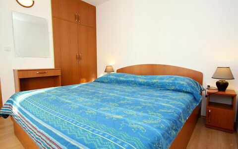 Parunov: Property, Furniture, Comfort, Wood, Building, Lighting, Bed Frame, House, Lamp, Interior Design