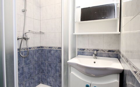 Parunov: Tap, Plumbing Fixture, Property, Sink, Bathroom, Bathroom Sink, Building, Interior Design, Shower