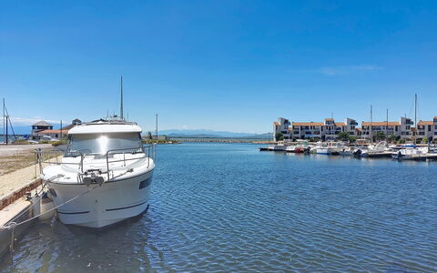 Le Barcarès 964: Boat, Water, Body Of Water, Water Resources, Watercraft, Marina, Waterway, Boats And Boating--Equipment And Supplies, Channel