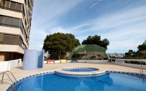 Vistamar: Cloud, Water, Sky, Daytime, Building, Swimming Pool, Azure, Plant, Shade, Leisure