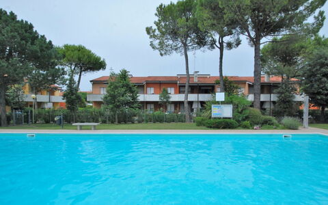 Villaggio Nautilus: Water, Plant, Sky, Building, Tree, Swimming Pool, House, Window, Leisure, Shade
