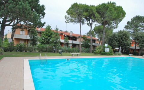 Villaggio Nautilus: Water, Sky, Plant, Building, Swimming Pool, Tree, Shade, Grass, Cloud, Leisure