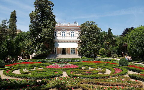 Villa Olea: Garden, Botanical Garden, Estate, Building, Botany, Palace, House, Shrub, Tree, Hedge