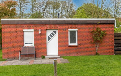 Kajüte: Sky, Property, Plant, Wood, Tree, Land Lot, Door, Architecture, Brick