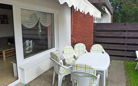 Kajüte: Furniture, Property, Building, Shade, Wood, Chair, Interior Design, Outdoor Furniture, Tree, Table