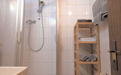 Norddeich 794: Property, Plumbing Fixture, Shower Head, Building, Bathroom, Tap, Shower, House, Interior Design