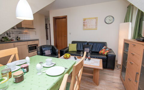 Accommodation:&nbsp;Sandburg 794.2