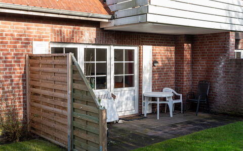 Norddeich 757: Property, Building, Wood, Brickwork, Window, Brick, Plant, Architecture, Door, Grass