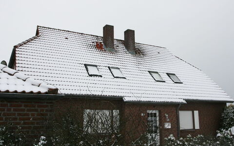 Norddeich 757: Building, Property, Window, Sky, Plant, House, Wood, Chimney, Rectangle, Cottage