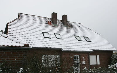 Norddeich 757: Building, Property, Window, Sky, Plant, House, Wood, Chimney, Rectangle, Cottage