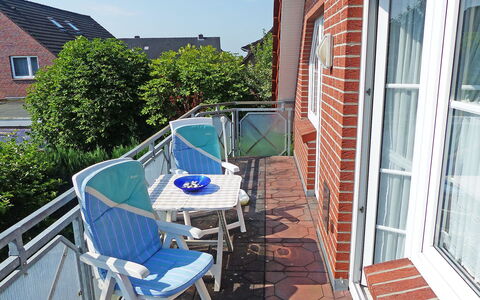 Norddeich 764: Property, Real Estate, House, Building, Residential Area, Apartment, Balcony, Handrail, Roof, Home