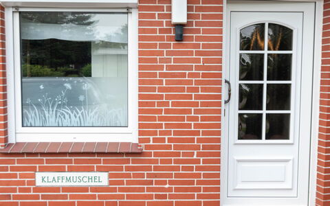 Norddeich 765: Window, Building, Leaf, Wood, Brick, Brickwork, Rectangle, Line